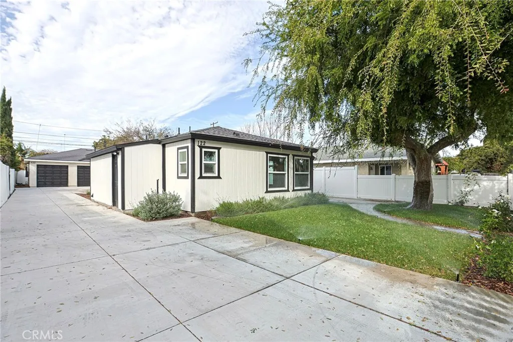 122 N Bewley Street, Santa Ana, California 92703 home-pic-1