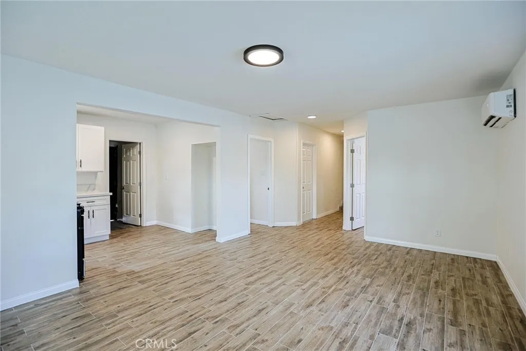122 N Bewley Street, Santa Ana, California 92703 home-pic-10
