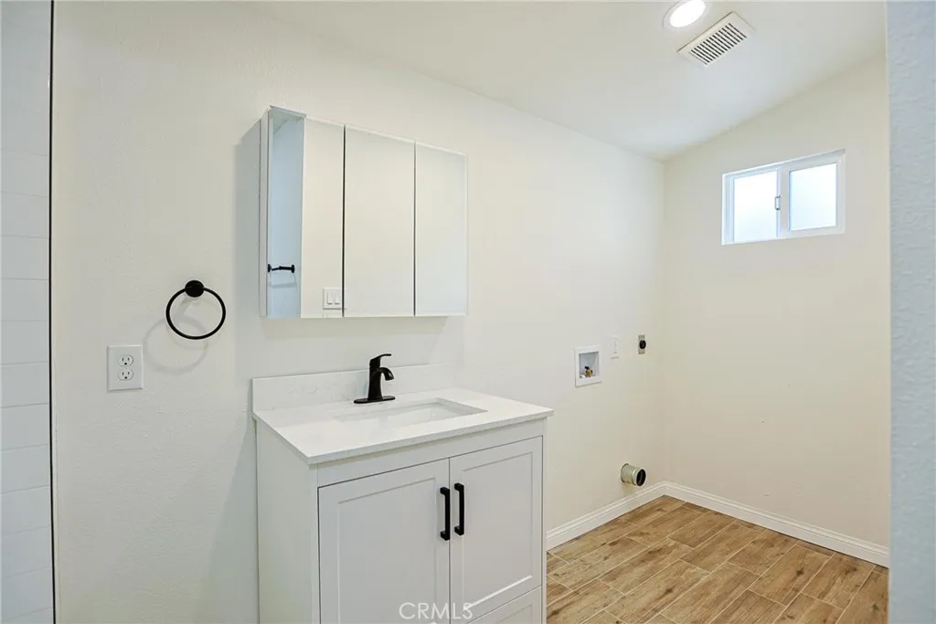 122 N Bewley Street, Santa Ana, California 92703 home-pic-26