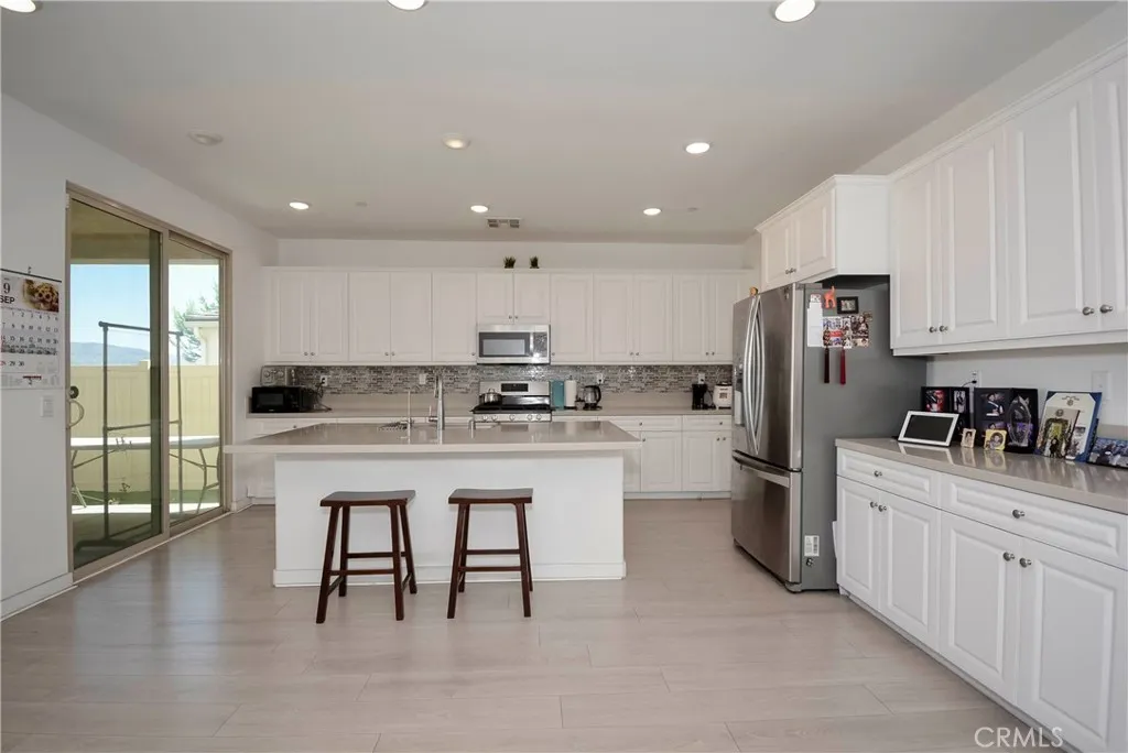 1532 Sky Vista Way, Beaumont, California 92223 home-pic-2