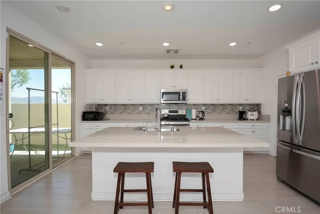 1532 Sky Vista Way, Beaumont, California 92223 home-pic-4