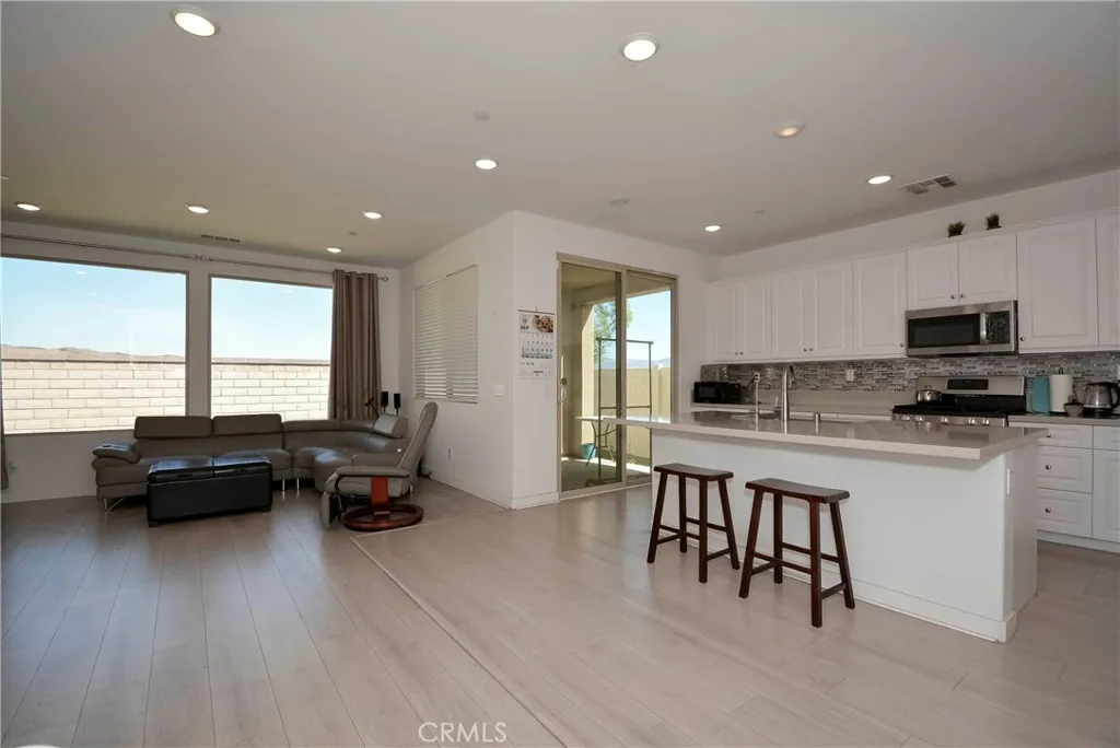 1532 Sky Vista Way, Beaumont, California 92223 home-pic-6