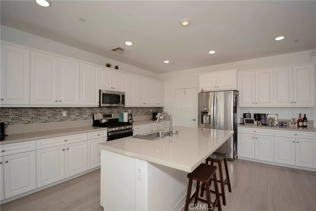 1532 Sky Vista Way, Beaumont, California 92223 home-pic-3