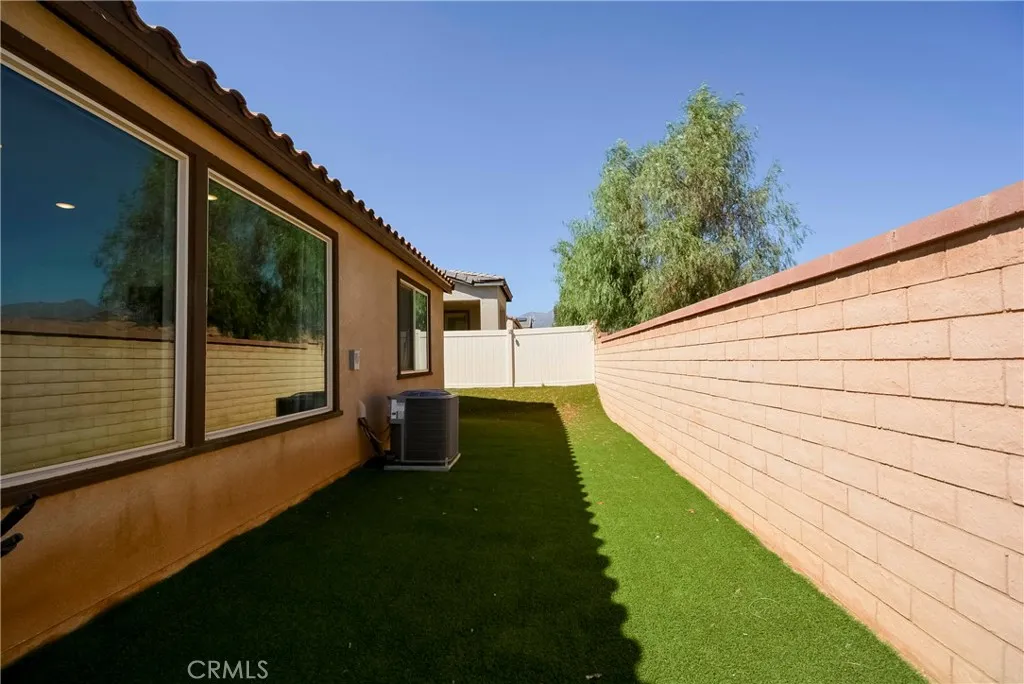 1532 Sky Vista Way, Beaumont, California 92223 home-pic-21