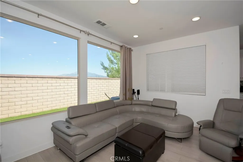 1532 Sky Vista Way, Beaumont, California 92223 home-pic-9