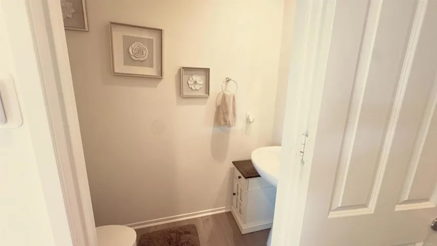 1/2 Bathroom down stair