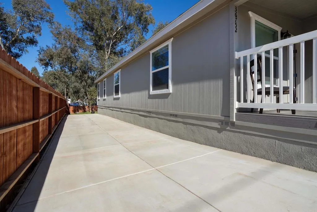 36752 Oleander Avenue, Lake Elsinore, California 92532 home-pic-4
