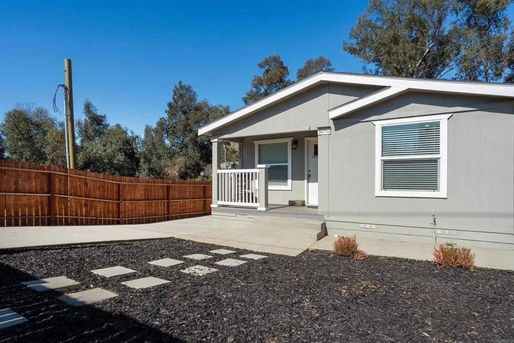 36752 Oleander Avenue, Lake Elsinore, California 92532 home-pic-2