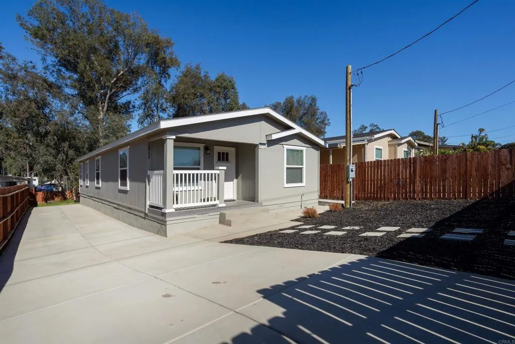 36752 Oleander Avenue, Lake Elsinore, California 92532 home-pic-3