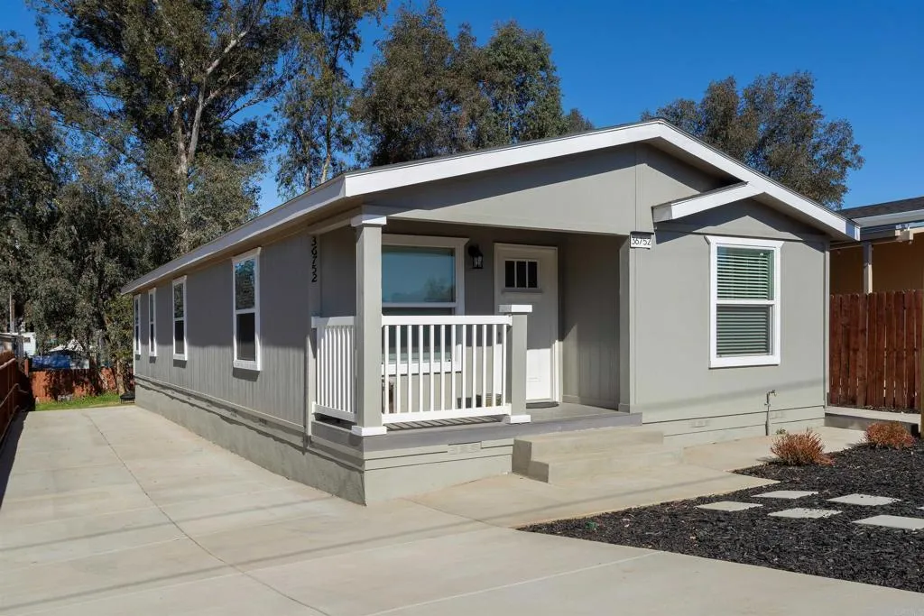 36752 Oleander Avenue, Lake Elsinore, California 92532 home-pic-1