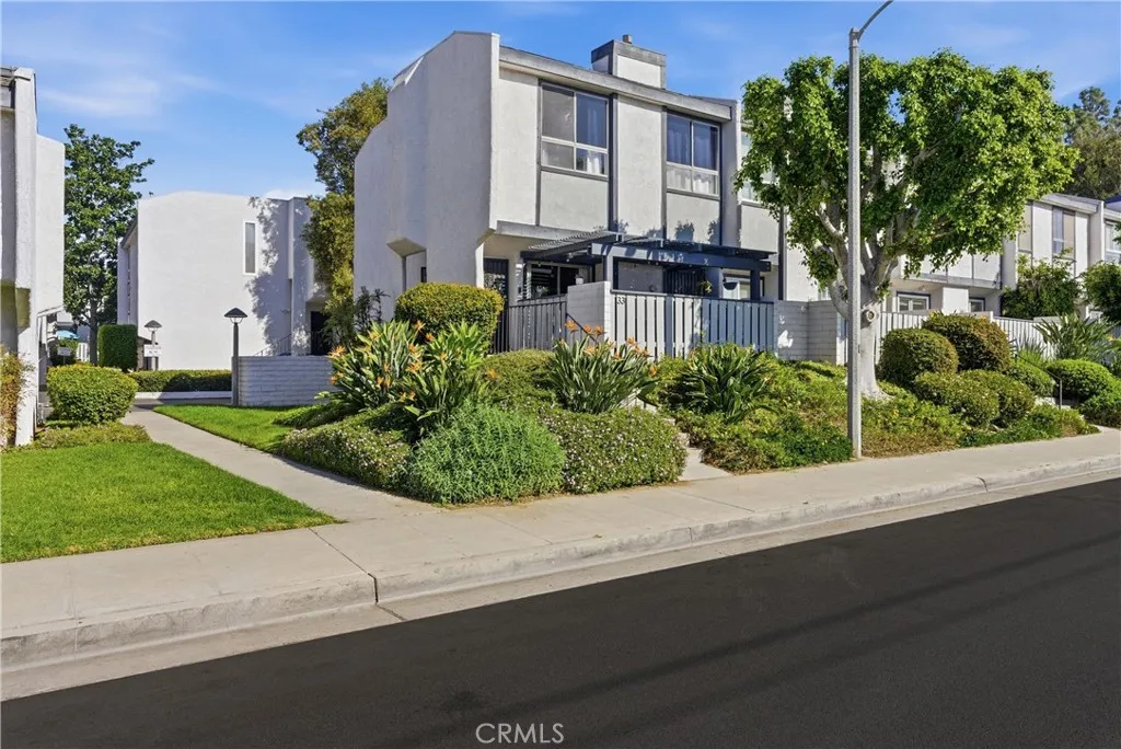 2100 W Palmyra 33, Orange, California 92868 home-pic-1