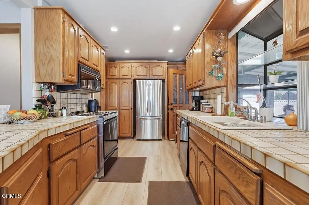 8414 Cravell Avenue, Pico Rivera, California 90660 home-pic-10