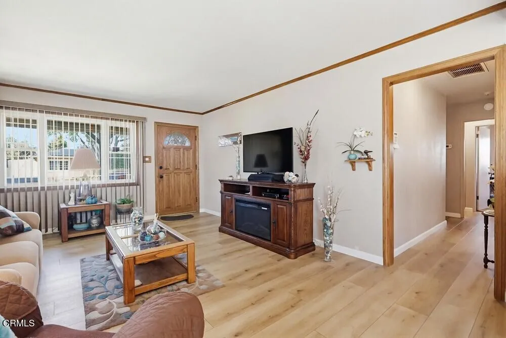 8414 Cravell Avenue, Pico Rivera, California 90660 home-pic-8