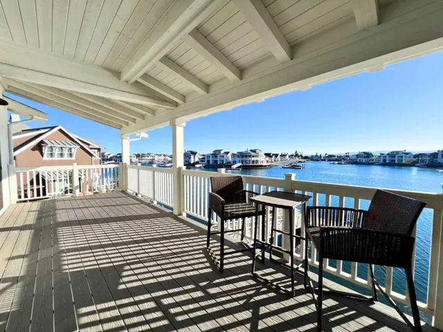 2nd floor balcony