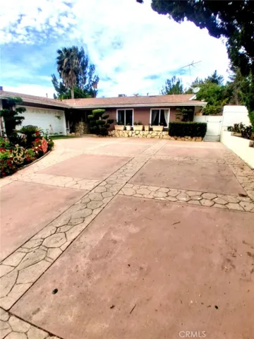 16331 Shamhart- ADU entrance at right side vinyl gate