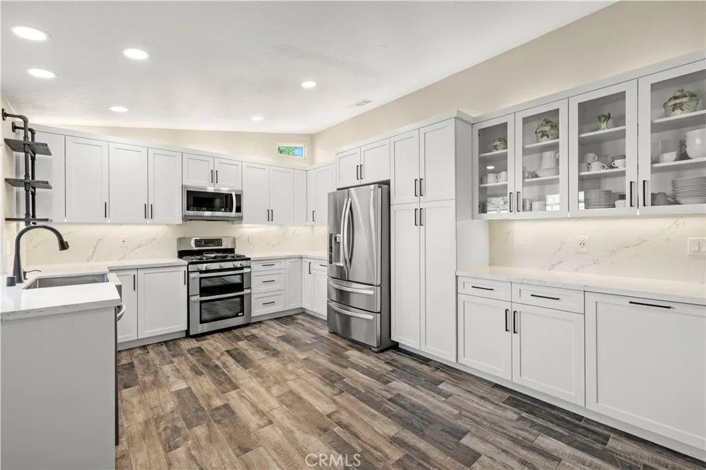 24305 Cheryl Kelton Place, Newhall, California 91321 home-pic-8