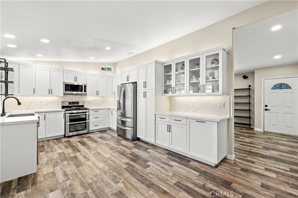 24305 Cheryl Kelton Place, Newhall, California 91321 home-pic-1