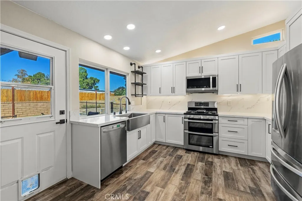 24305 Cheryl Kelton Place, Newhall, California 91321 home-pic-7