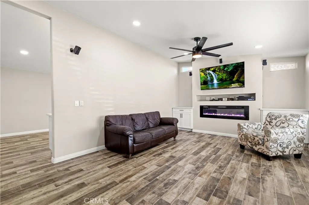 24305 Cheryl Kelton Place, Newhall, California 91321 home-pic-5