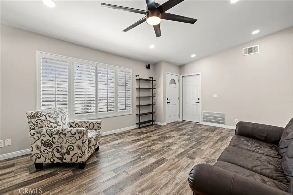 24305 Cheryl Kelton Place, Newhall, California 91321 home-pic-6