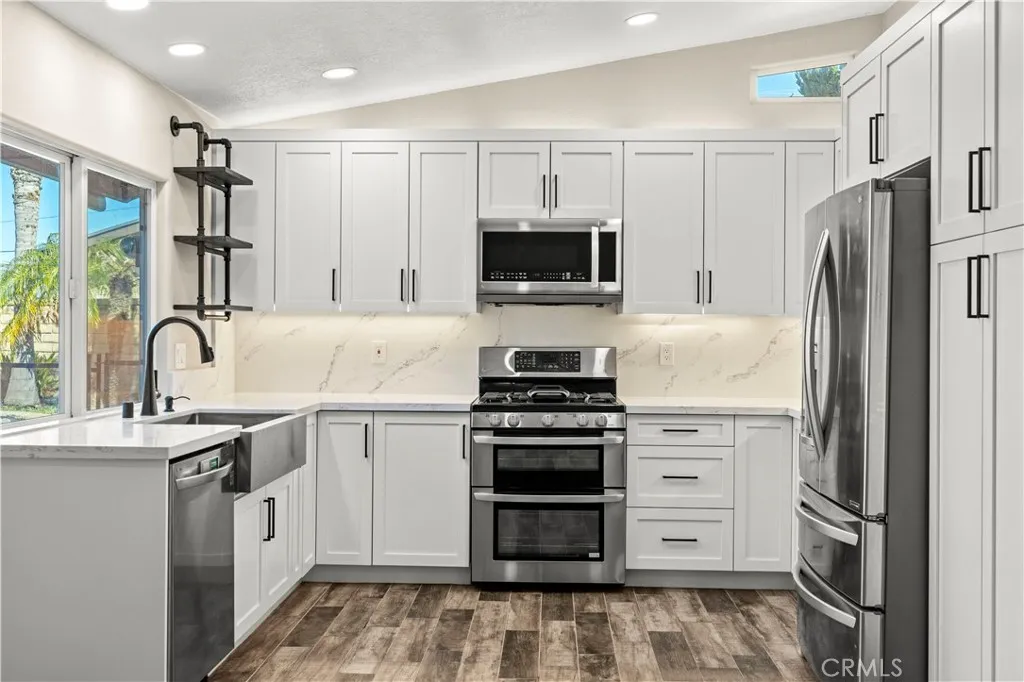 24305 Cheryl Kelton Place, Newhall, California 91321 home-pic-9