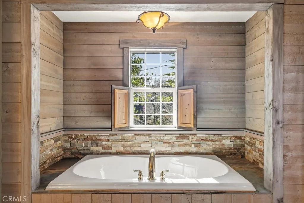 28070 West Shore Road, Lake Arrowhead, California 92352 home-pic-28