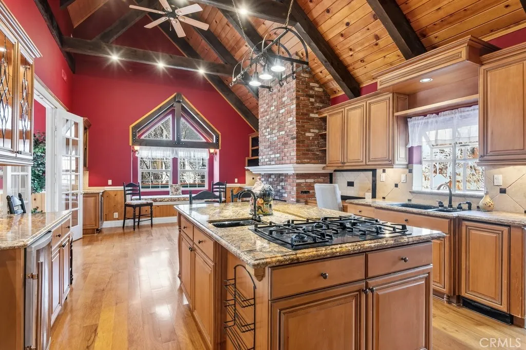 28070 West Shore Road, Lake Arrowhead, California 92352 home-pic-13