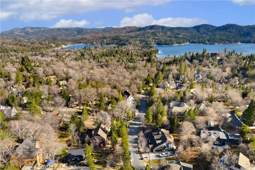 28070 West Shore Road, Lake Arrowhead, California 92352 home-pic-40