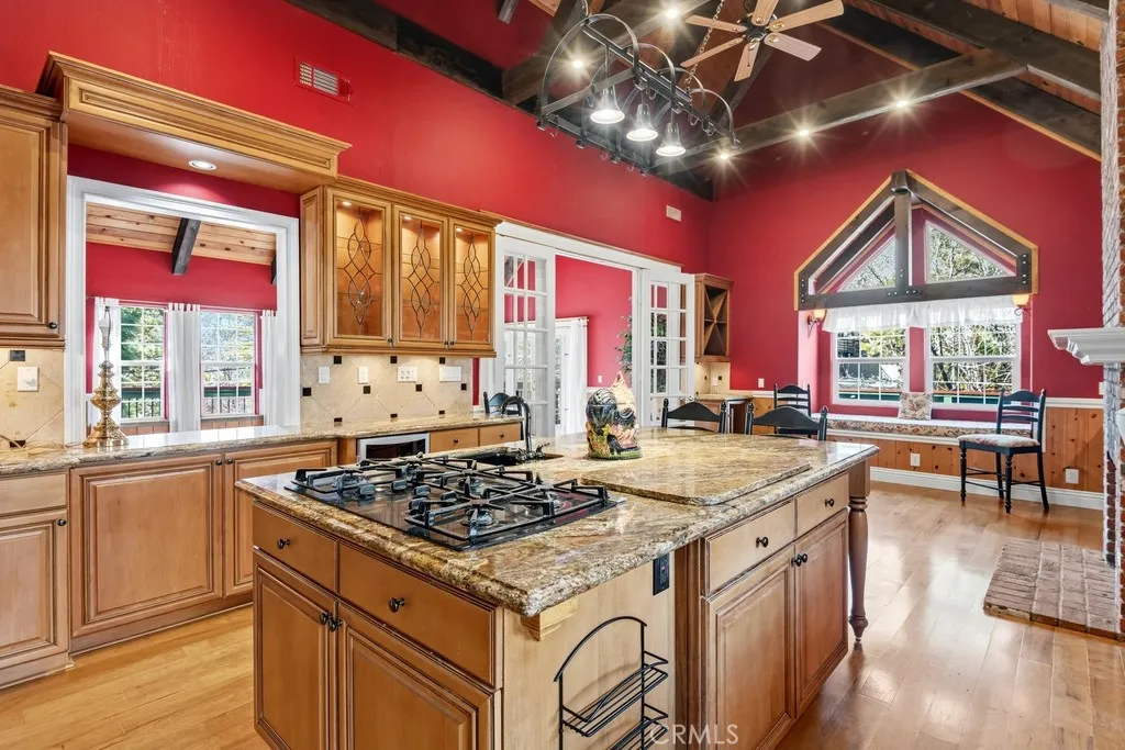 28070 West Shore Road, Lake Arrowhead, California 92352 home-pic-12