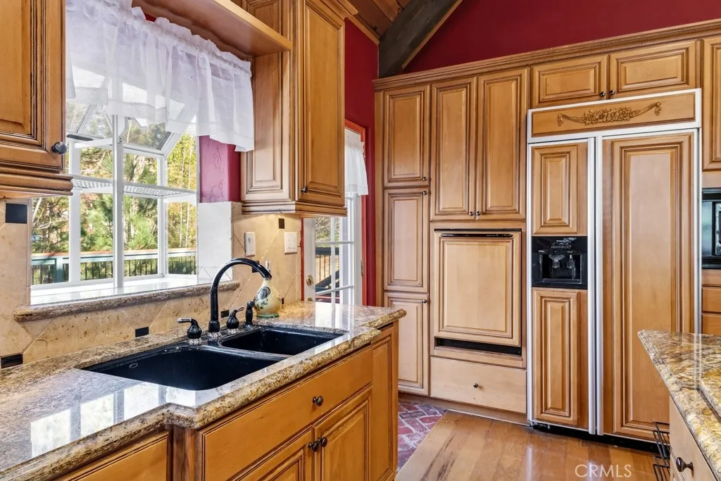 28070 West Shore Road, Lake Arrowhead, California 92352 home-pic-11