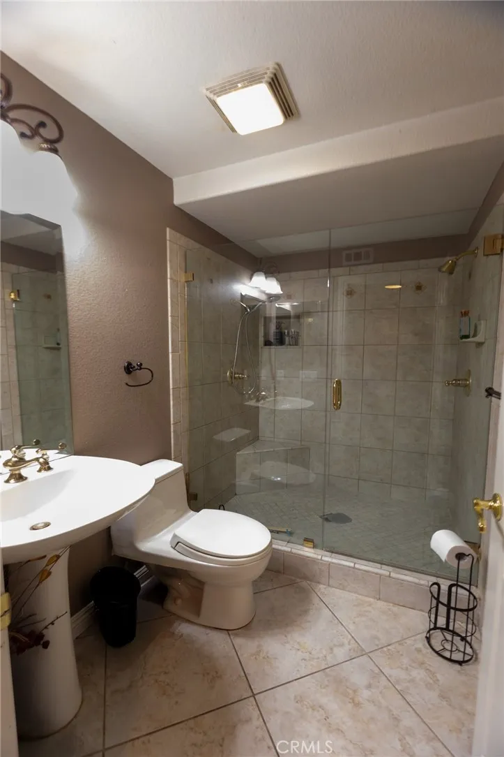 3772 Elm, San Bernardino, California 92404 home-pic-19