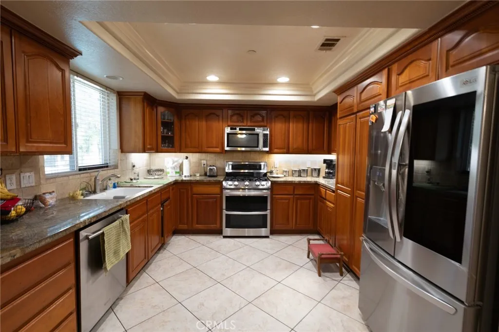 3772 Elm, San Bernardino, California 92404 home-pic-18