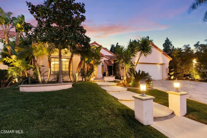 Front of the house_Twilight 4