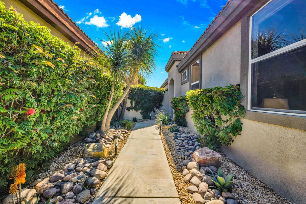 67633 S Laguna Drive, Cathedral City, California 92234 home-pic-3