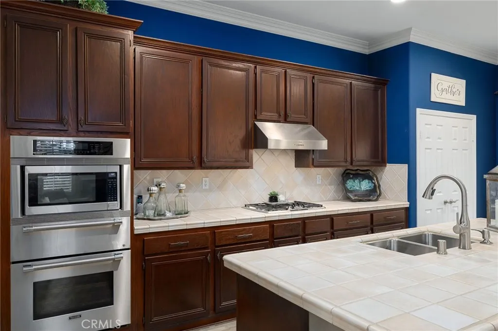 2370 Canyon Crest, La Verne, California 91750 home-pic-24