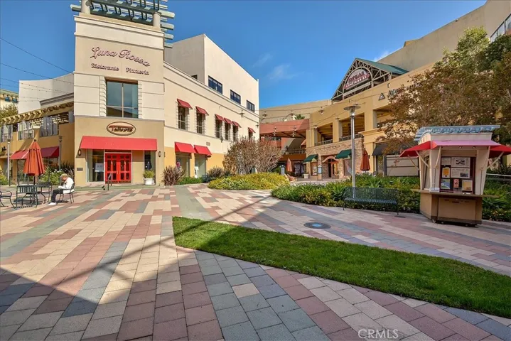 walking to Promenade Mall