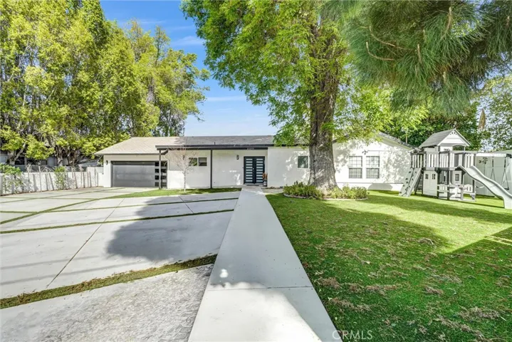 23245 Gonzales Drive, Woodland Hills, California 91367