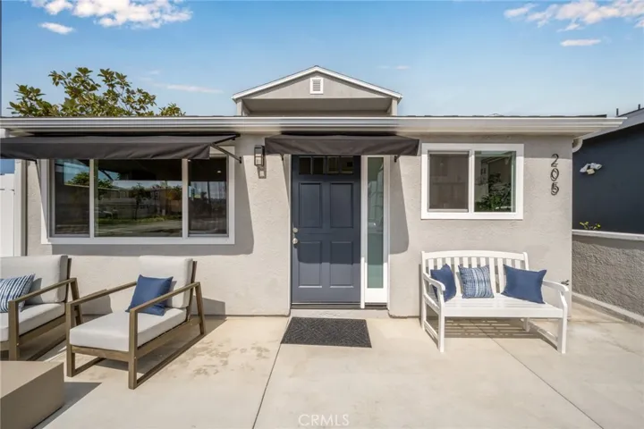 Lower Unit Patio w/ Fire Pit