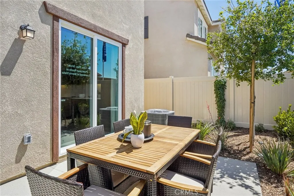 6341 Sierra Vista Lane, Fontana, California 92336 home-pic-21