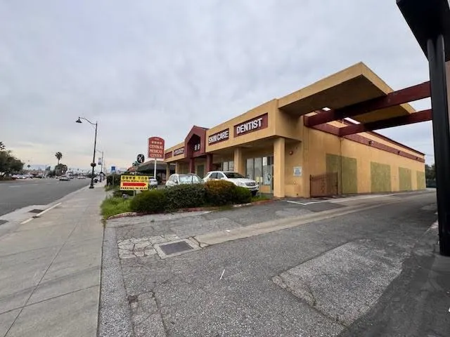 2344 El Camino Real