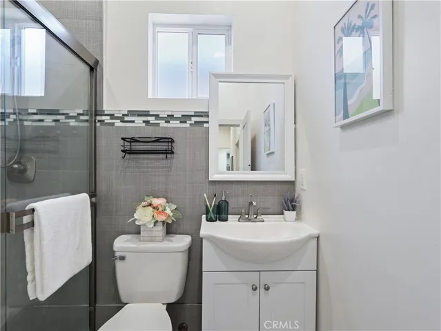 15801 15803 Chatsworth, Granada Hills, California 91344