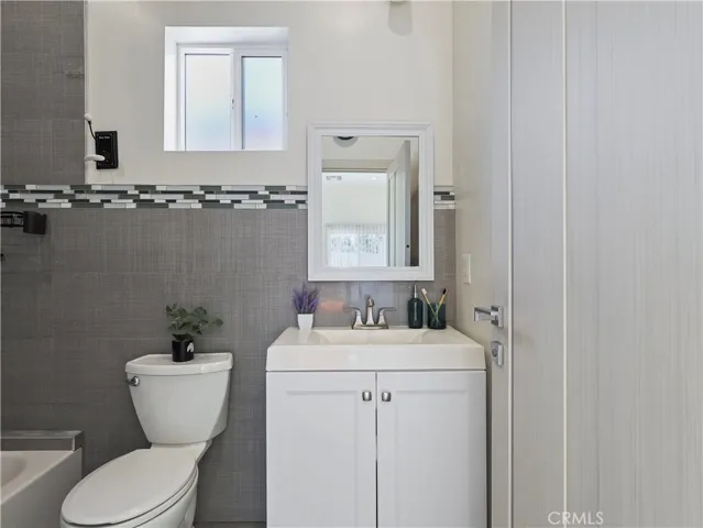 15801 15803 Chatsworth, Granada Hills, California 91344