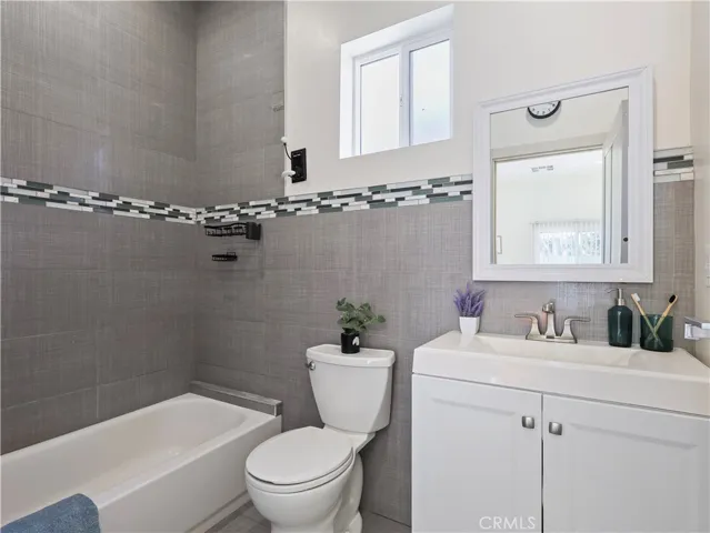 15801 15803 Chatsworth, Granada Hills, California 91344