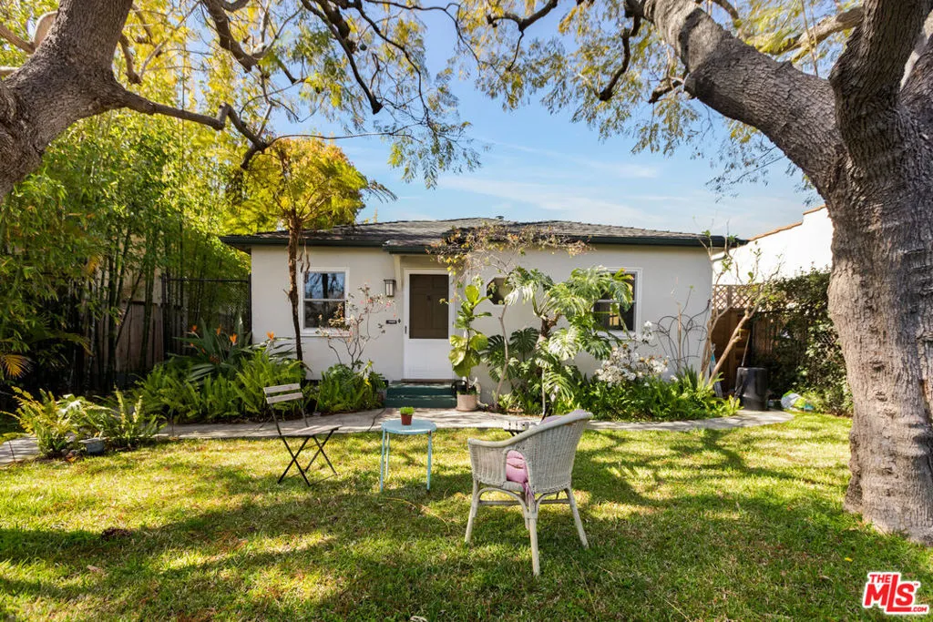 1453 Centinela Ave