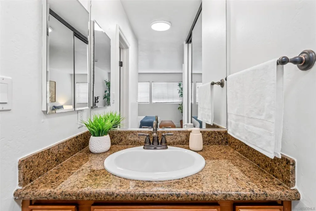 1030 Robinson Ave 111, San Diego, California 92103 home-pic-22