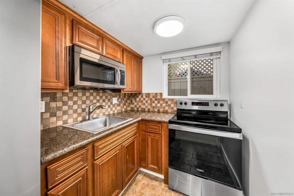 1030 Robinson Ave 111, San Diego, California 92103 home-pic-35