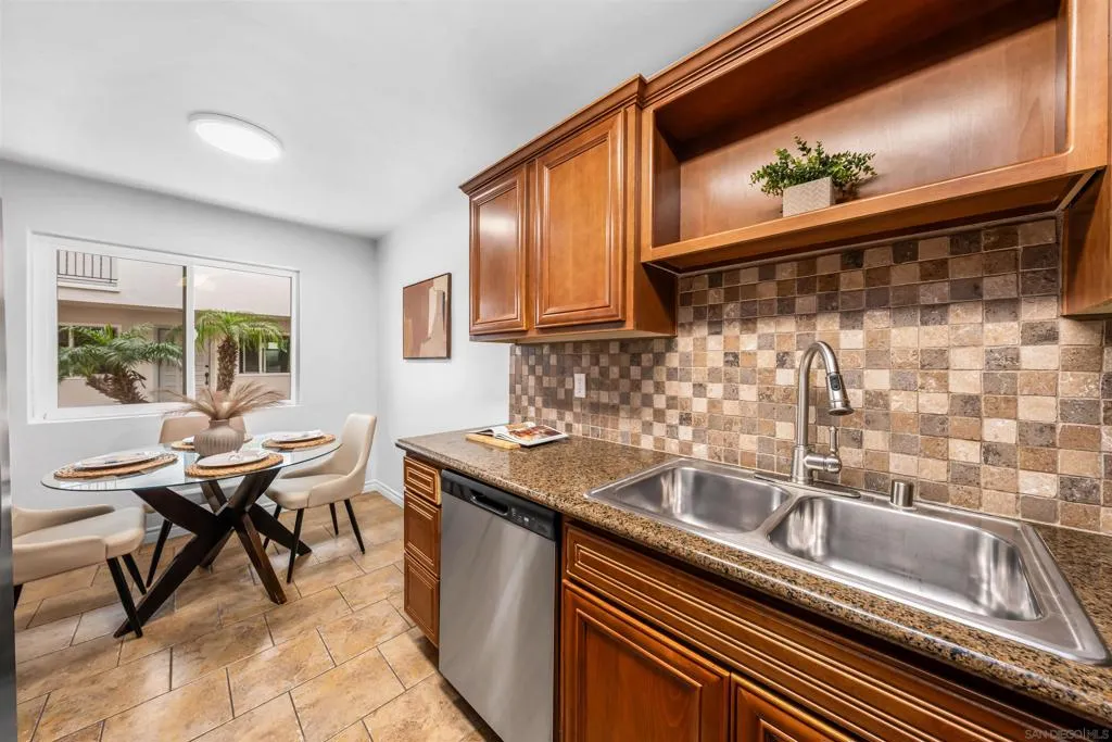 1030 Robinson Ave 111, San Diego, California 92103 home-pic-14