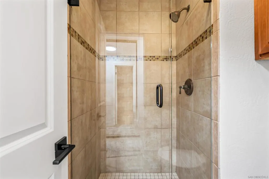 1030 Robinson Ave 111, San Diego, California 92103 home-pic-23