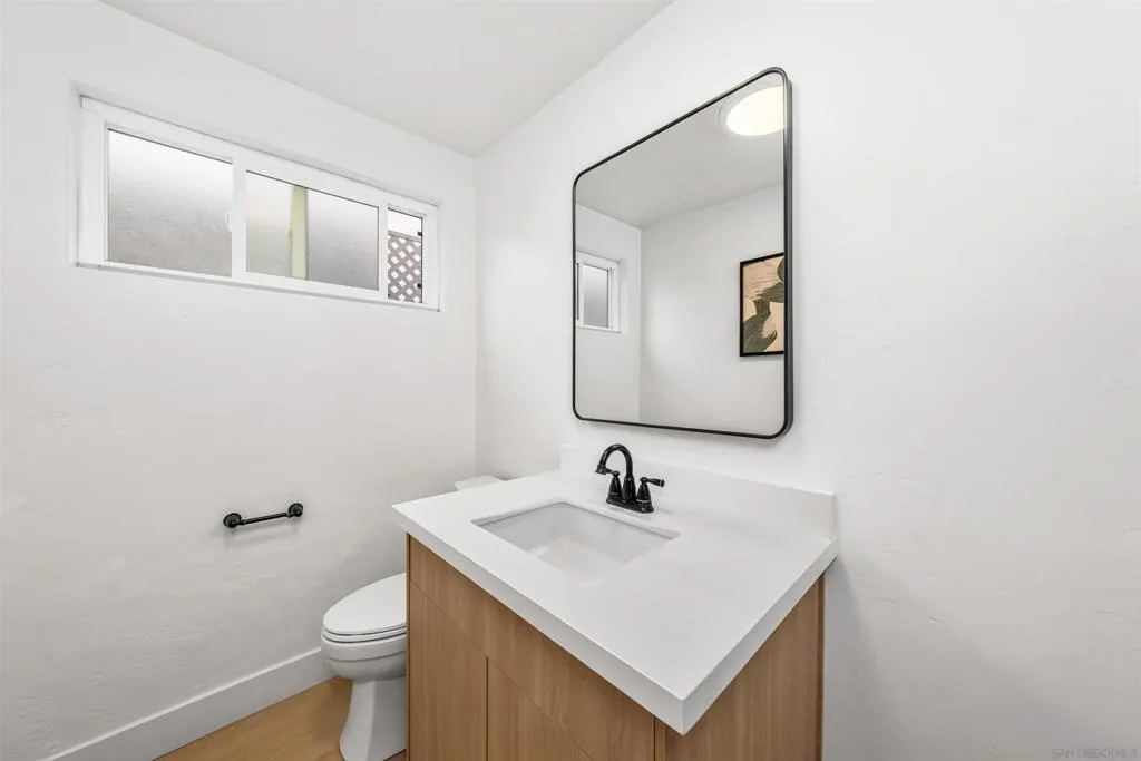 1030 Robinson Ave 111, San Diego, California 92103 home-pic-36