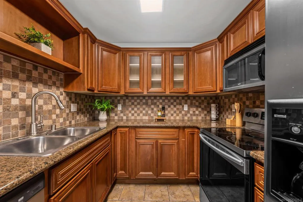 1030 Robinson Ave 111, San Diego, California 92103 home-pic-15